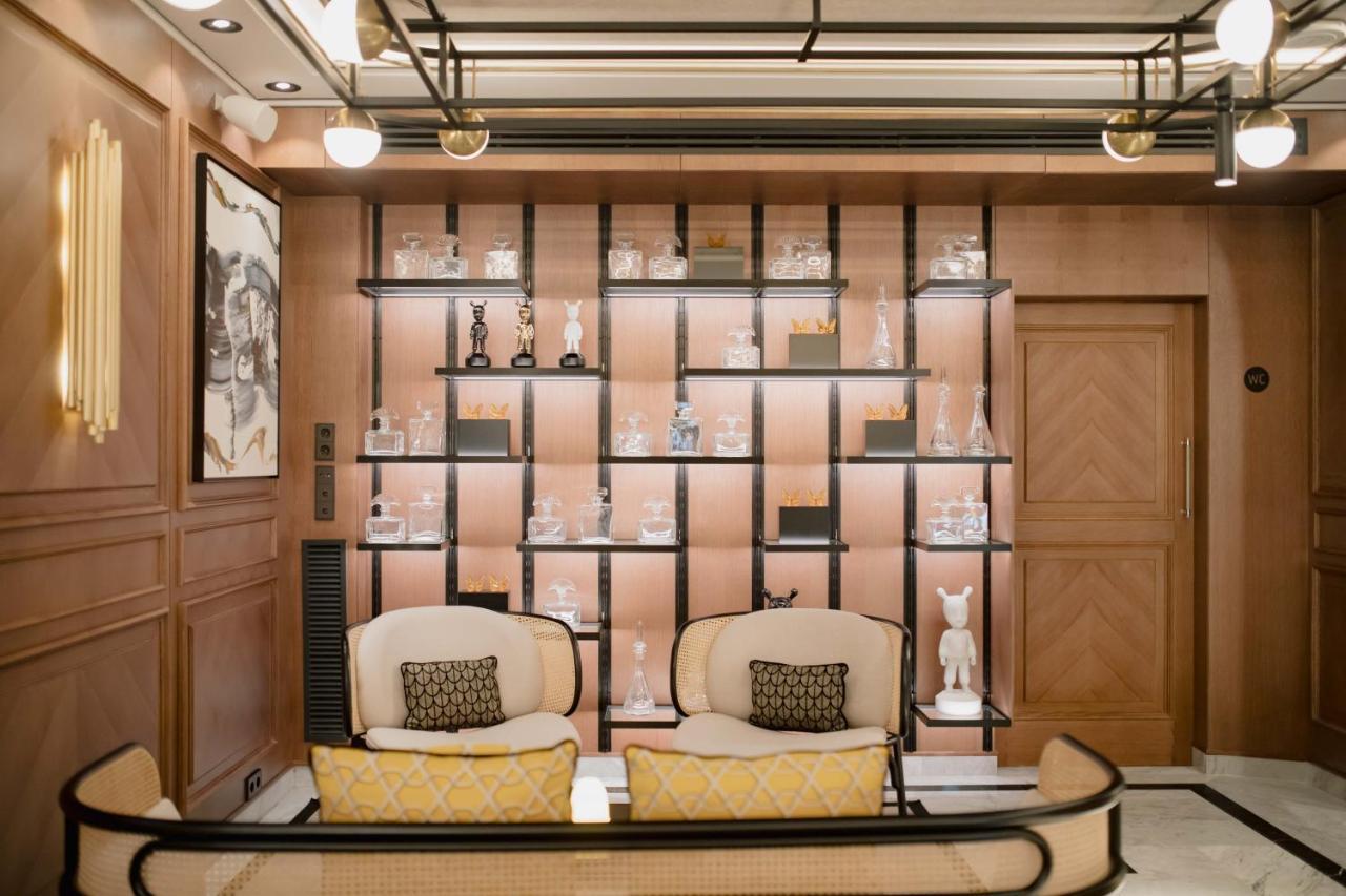 Myr Palacio Vallier Valence Extérieur photo The interior of the perfume shop