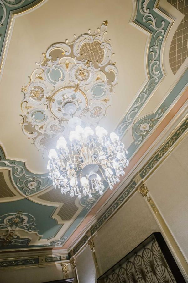 Myr Palacio Vallier Valence Extérieur photo Ceiling of the ballroom