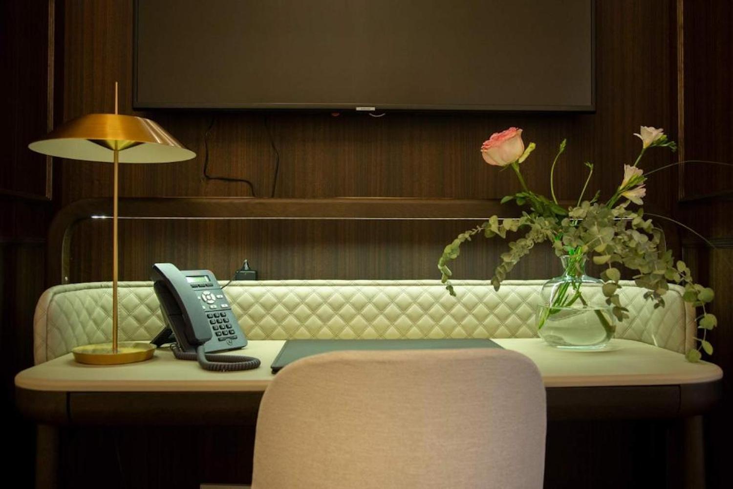 Myr Palacio Vallier Valence Extérieur photo A room at the hotel
