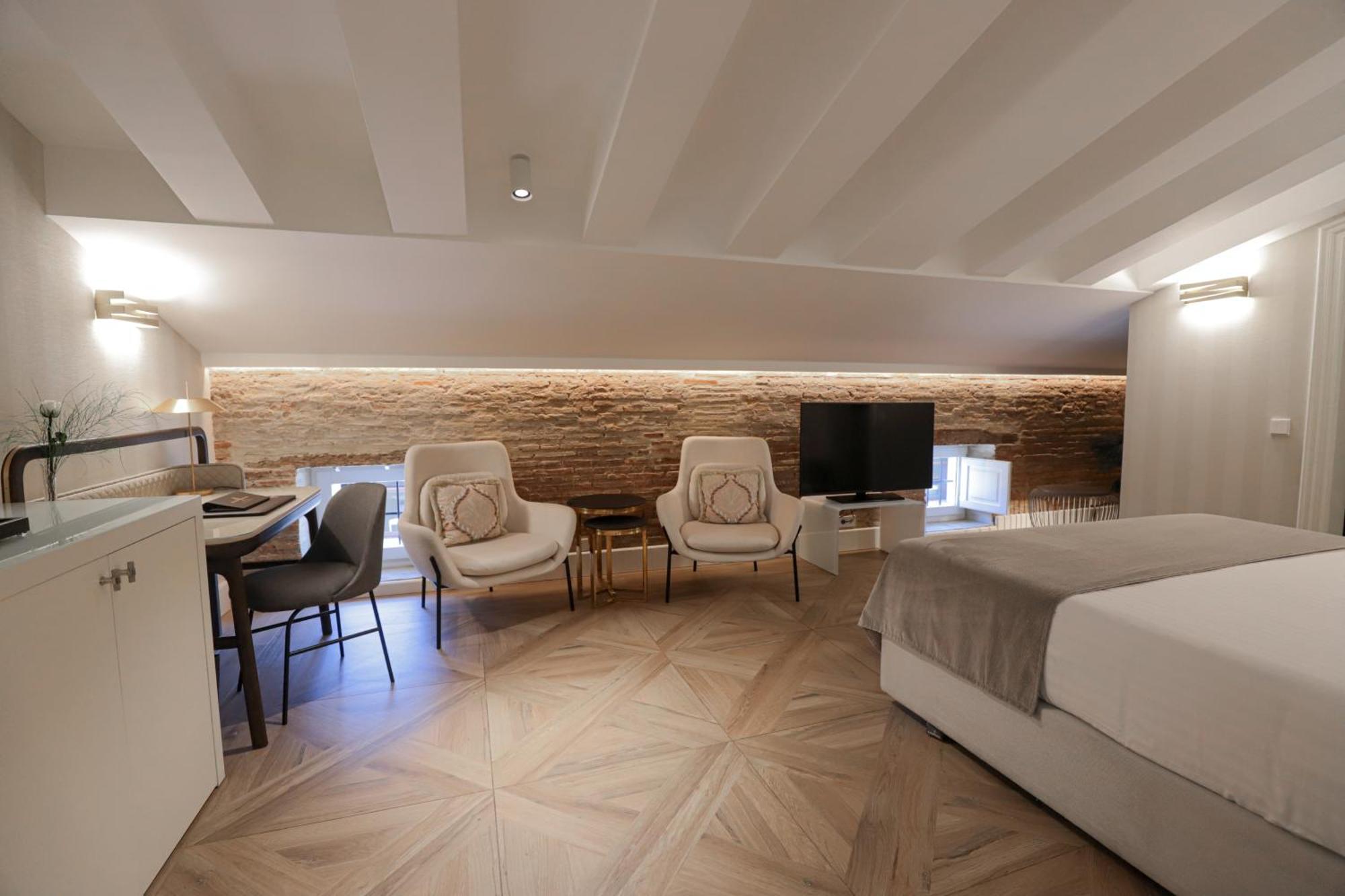 Myr Palacio Vallier Valence Extérieur photo A room at the hotel