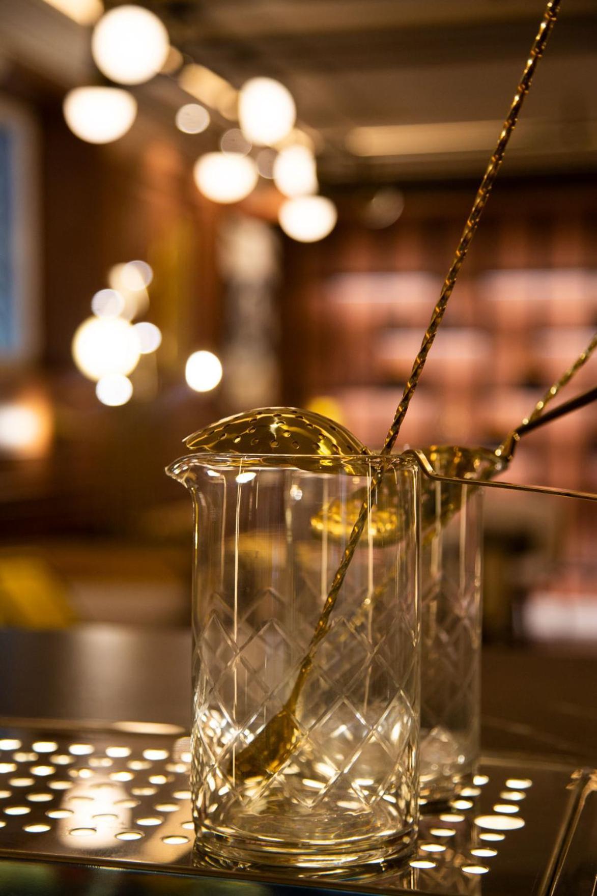 Myr Palacio Vallier Valence Extérieur photo Mixing a cocktail