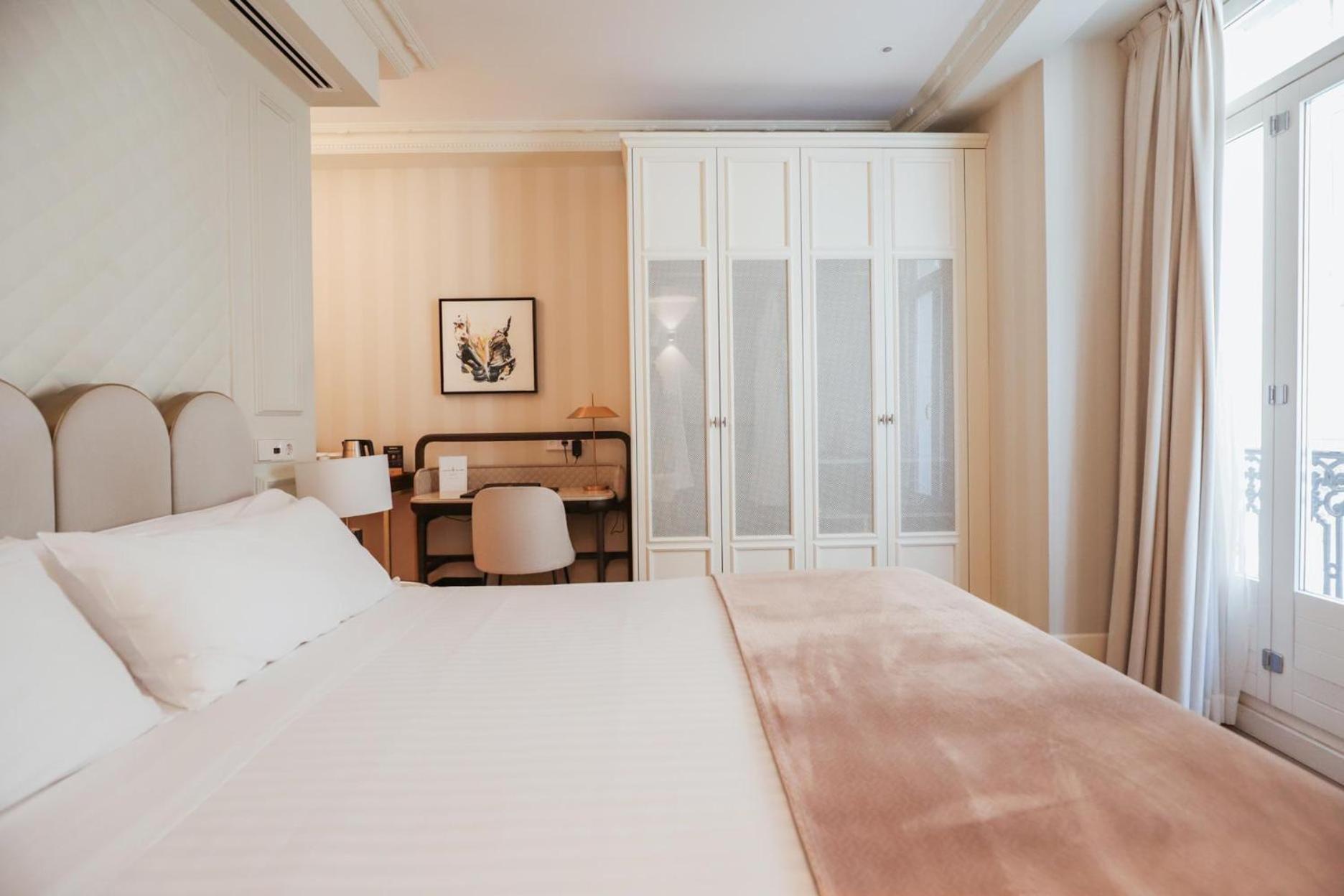 Myr Palacio Vallier Valence Extérieur photo A room at the hotel