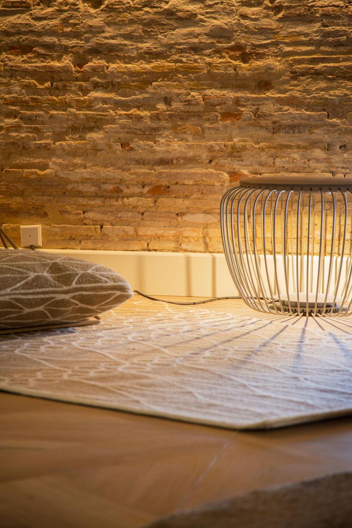 Myr Palacio Vallier Valence Chambre photo A lamp