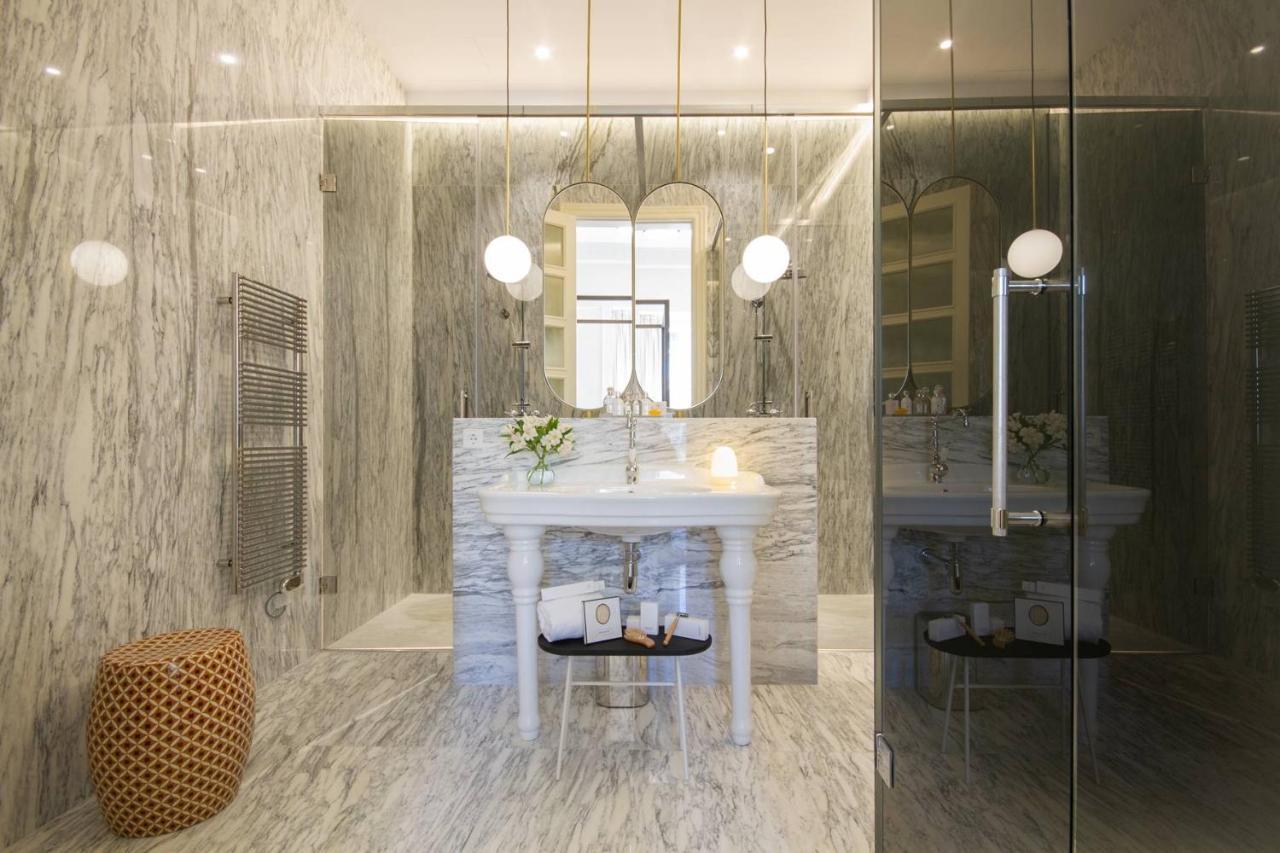 Myr Palacio Vallier Valence Extérieur photo Bathroom